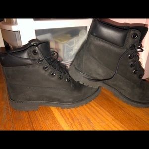 Black timberland boots